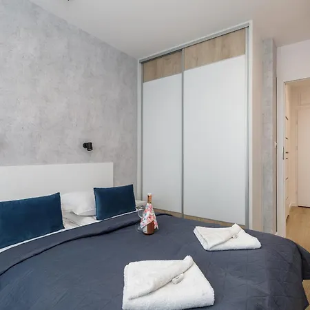 Cozy With Balcony Close To The By Renters * Kołobrzeg