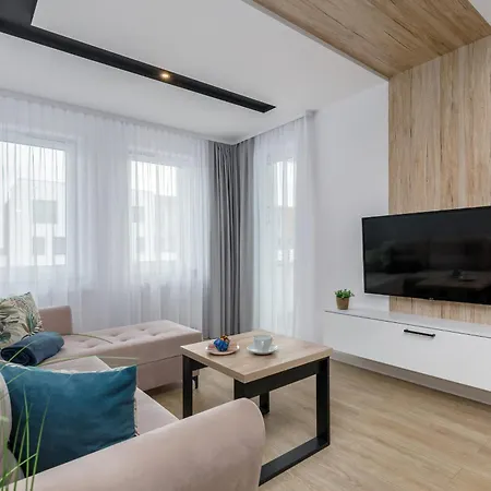 Cozy With Balcony Close To The By Renters Kołobrzeg
