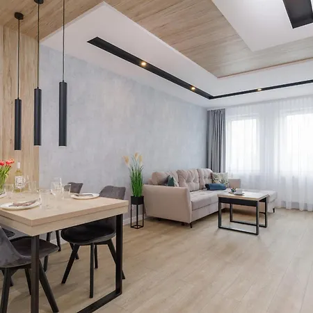 Cozy With Balcony Close To The By Renters Apartamento *