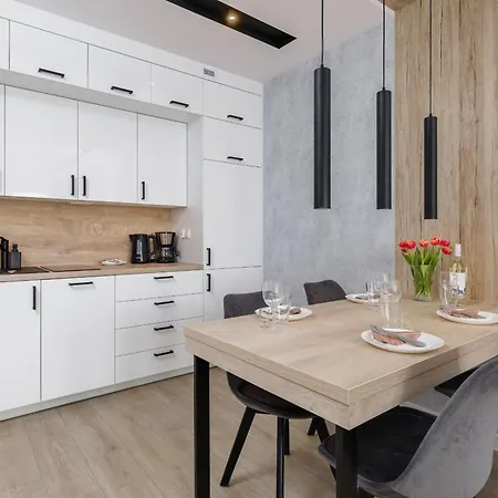 Cozy With Balcony Close To The By Renters *