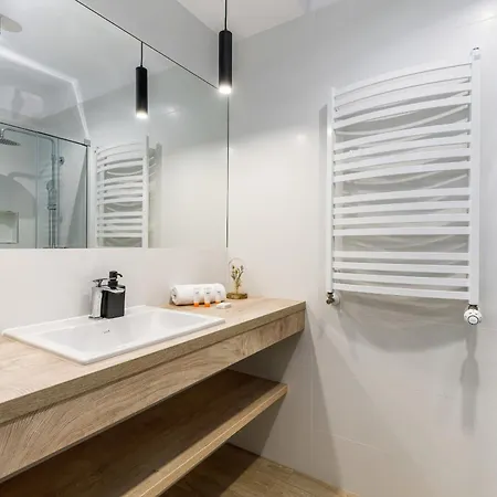 Apartamento Cozy With Balcony Close To The By Renters *