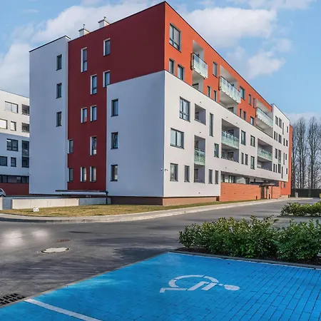 Cozy With Balcony Close To The By Renters Apartamento *