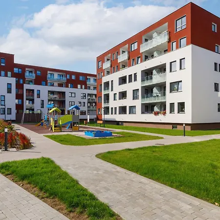 Cozy With Balcony Close To The By Renters Apartamento *